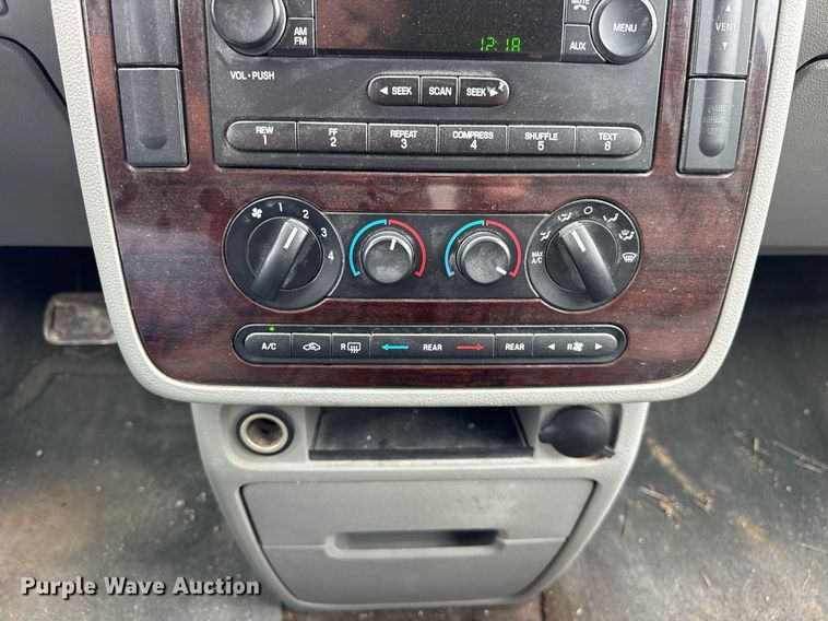 image for item DI9001 2006 Ford Freestyle van