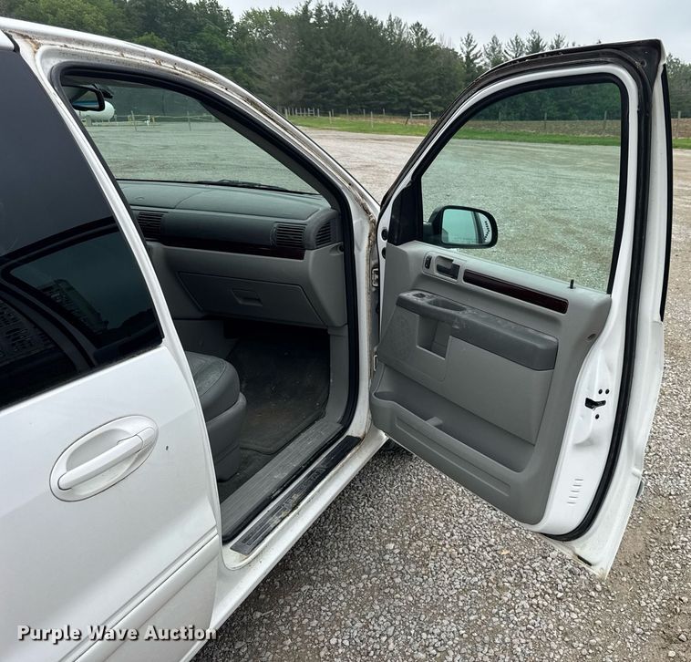 image for item DI9001 2006 Ford Freestyle van