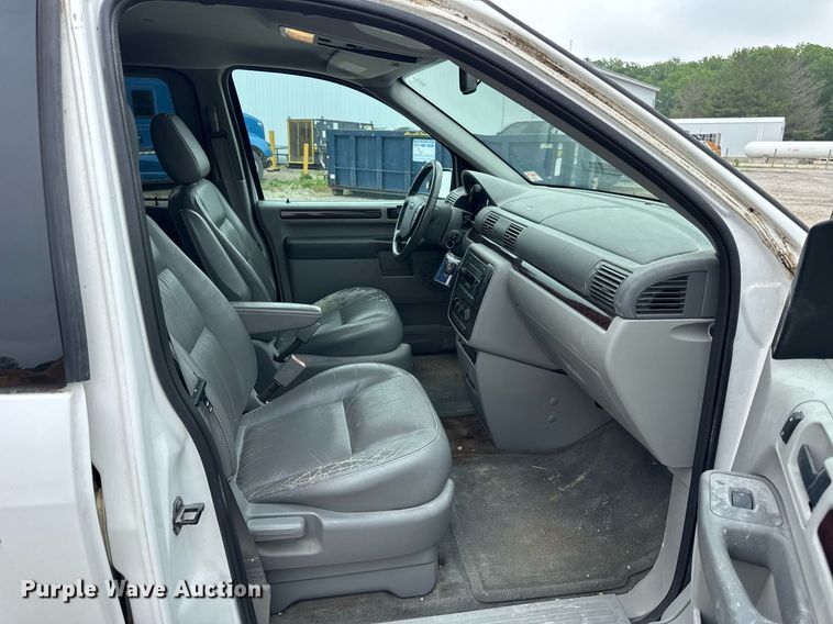 image for item DI9001 2006 Ford Freestyle van