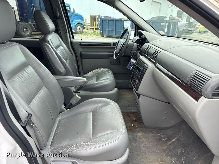 image for item DI9001 2006 Ford Freestyle van