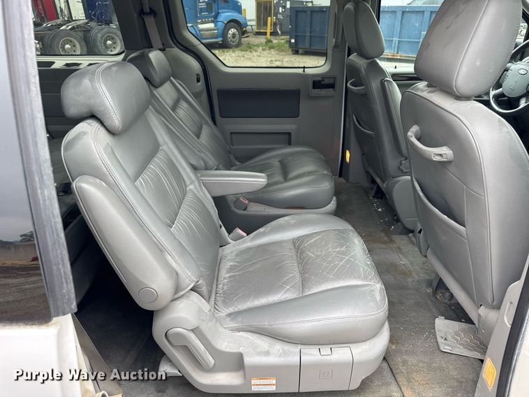 image for item DI9001 2006 Ford Freestyle van