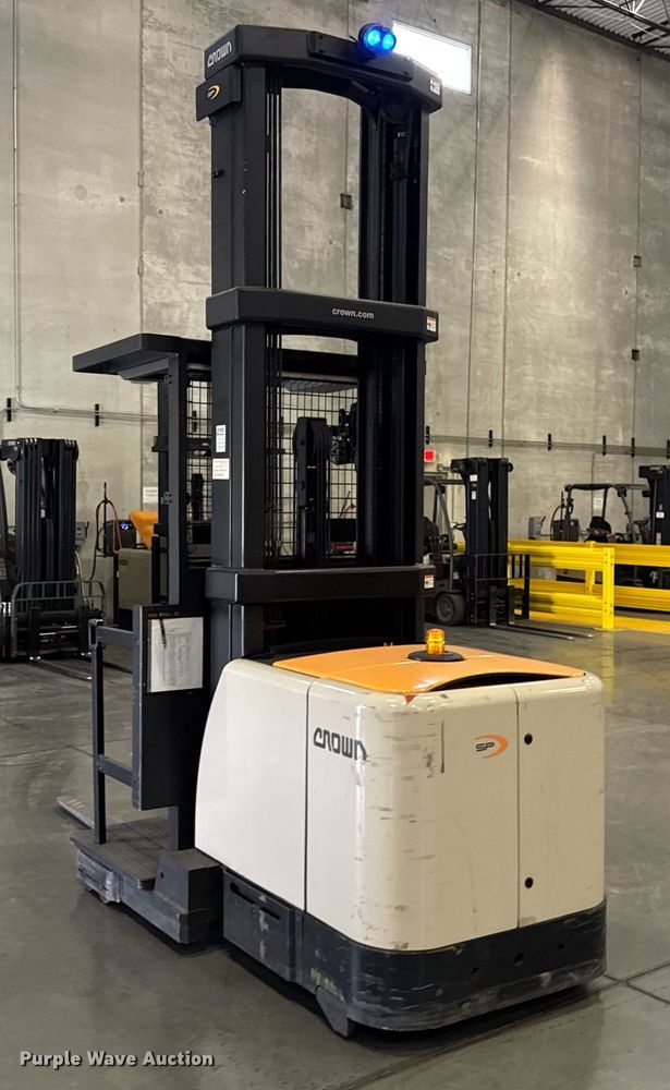 image for item DI9080 2017 Crown SP4050-30 order picker