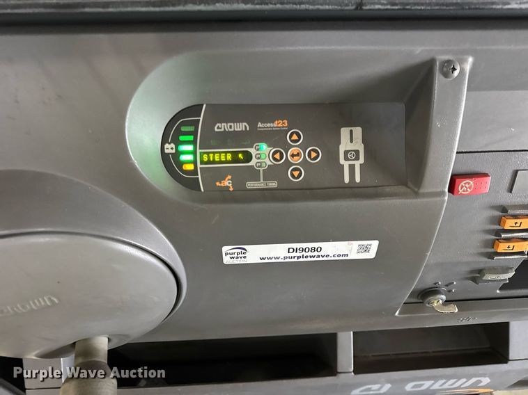 image for item DI9080 2017 Crown SP4050-30 order picker