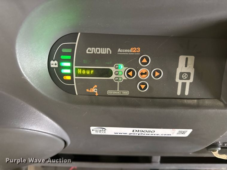 image for item DI9080 2017 Crown SP4050-30 order picker