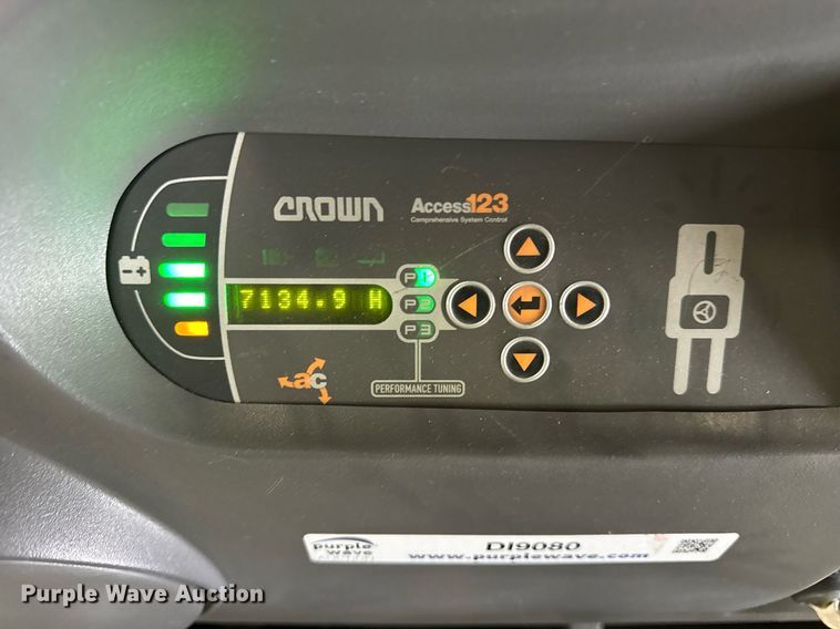 image for item DI9080 2017 Crown SP4050-30 order picker