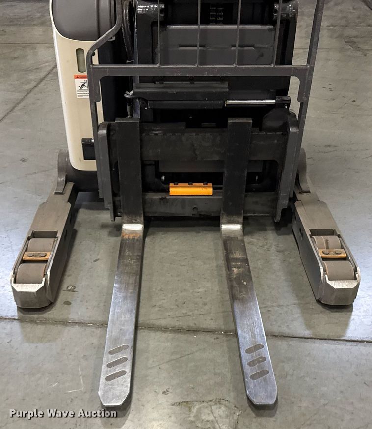 image for item DI9081 2016 Crown RM6025-45 reach truck