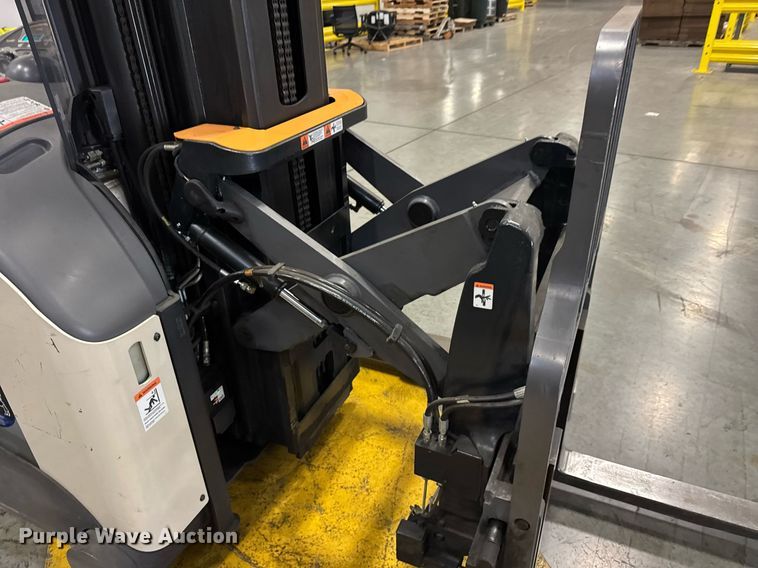 image for item DI9081 2016 Crown RM6025-45 reach truck