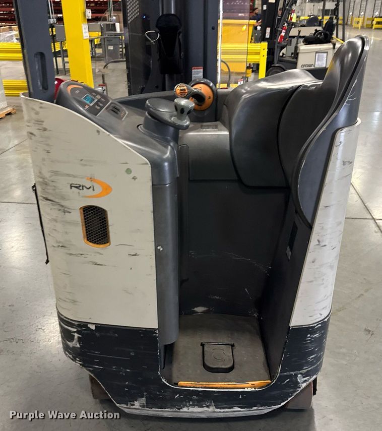 image for item DI9081 2016 Crown RM6025-45 reach truck