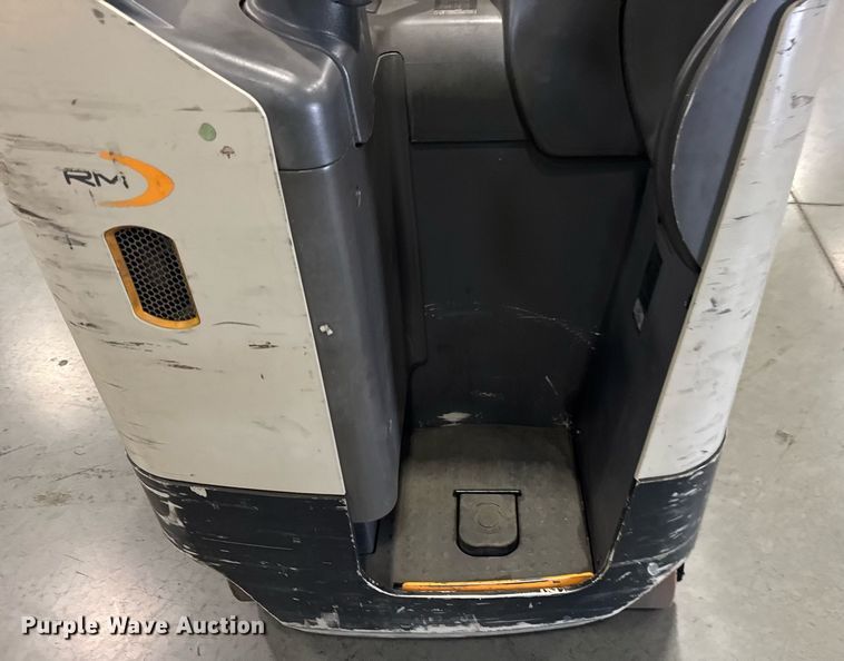 image for item DI9081 2016 Crown RM6025-45 reach truck