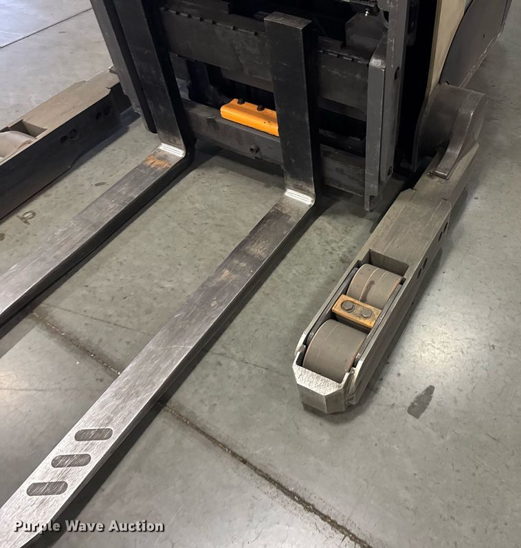 image for item DI9081 2016 Crown RM6025-45 reach truck