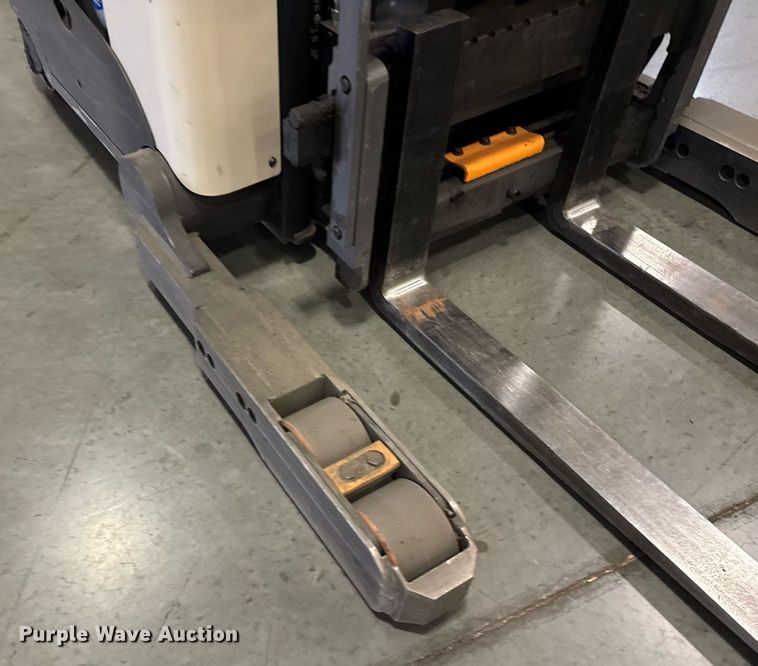 image for item DI9081 2016 Crown RM6025-45 reach truck