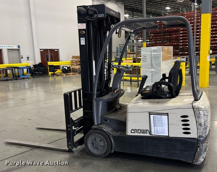 image for item DI9086 2014 Crown SC5245-40 forklift
