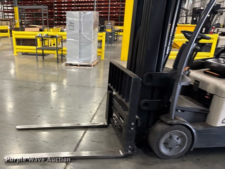 image for item DI9086 2014 Crown SC5245-40 forklift