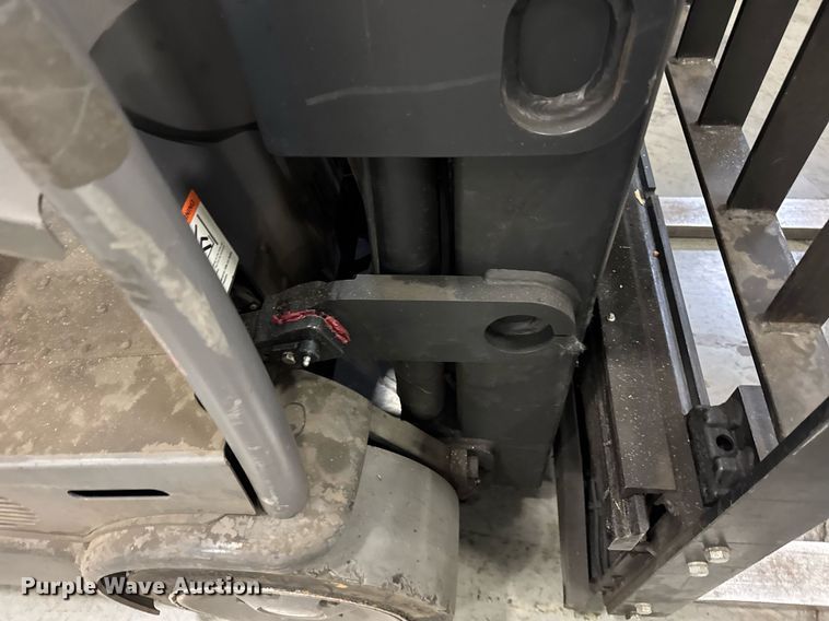 image for item DI9086 2014 Crown SC5245-40 forklift