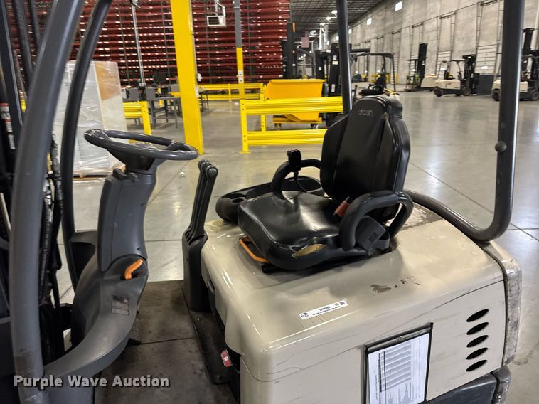 image for item DI9086 2014 Crown SC5245-40 forklift