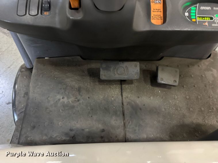 image for item DI9086 2014 Crown SC5245-40 forklift