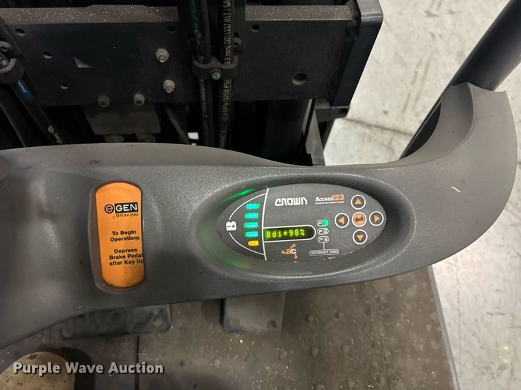 image for item DI9086 2014 Crown SC5245-40 forklift