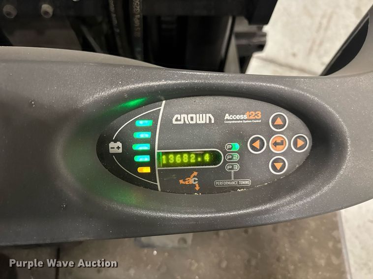 image for item DI9086 2014 Crown SC5245-40 forklift