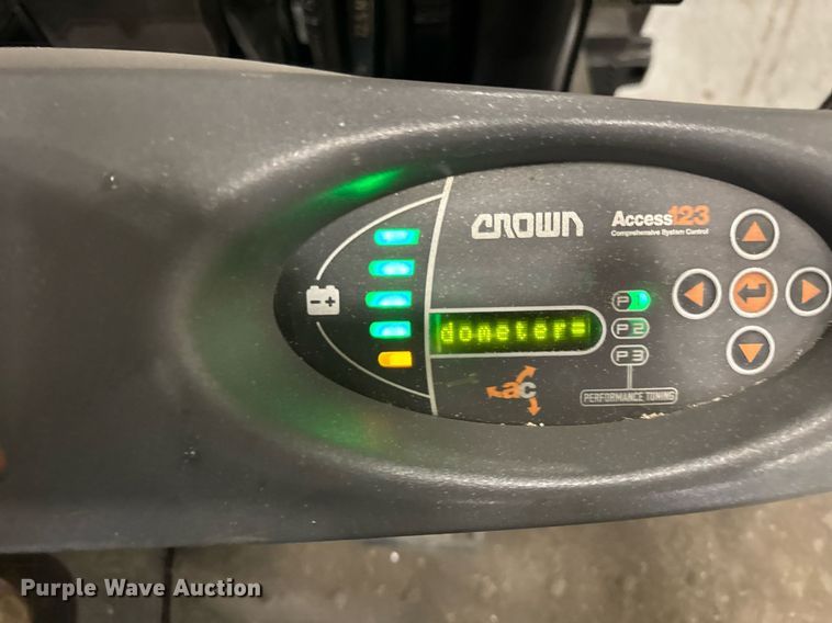 image for item DI9086 2014 Crown SC5245-40 forklift