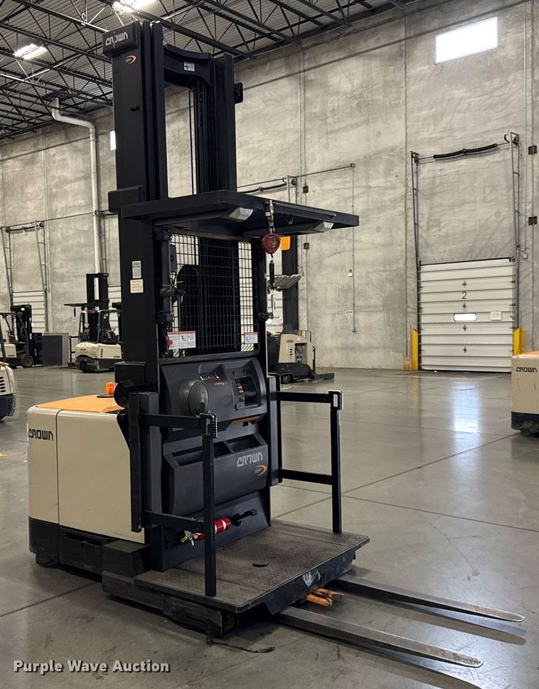 image for item DI9087 2016 Crown SP4050-30 order picker