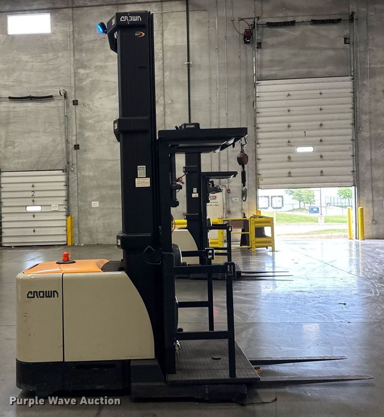 image for item DI9087 2016 Crown SP4050-30 order picker