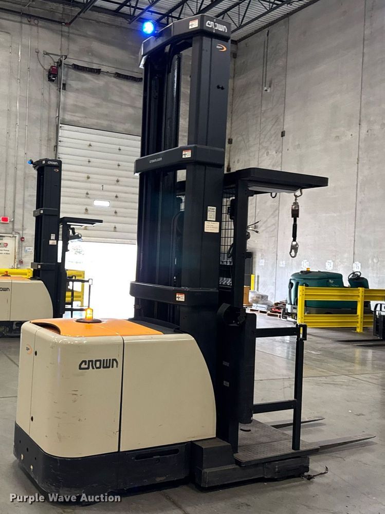 image for item DI9087 2016 Crown SP4050-30 order picker