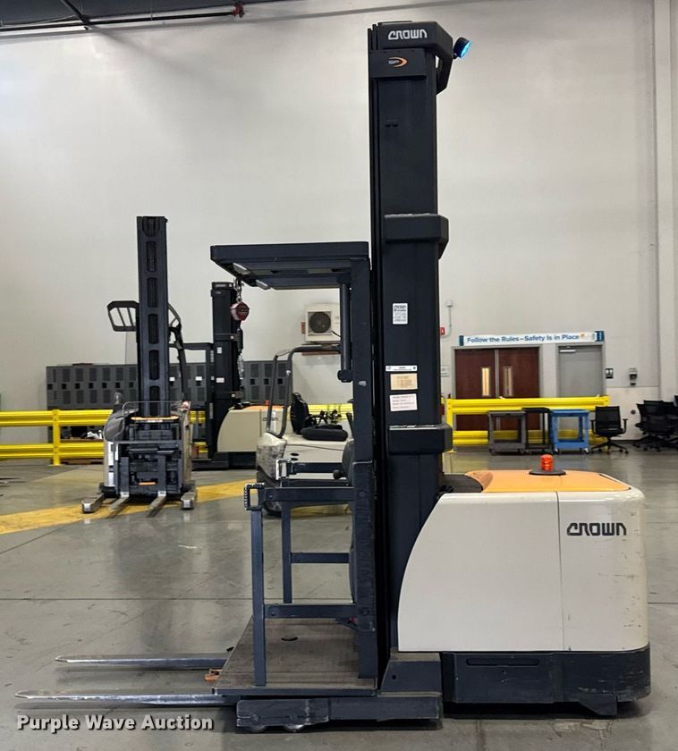 image for item DI9087 2016 Crown SP4050-30 order picker