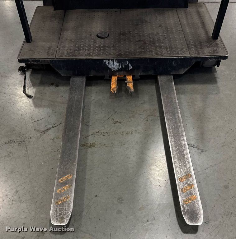 image for item DI9087 2016 Crown SP4050-30 order picker