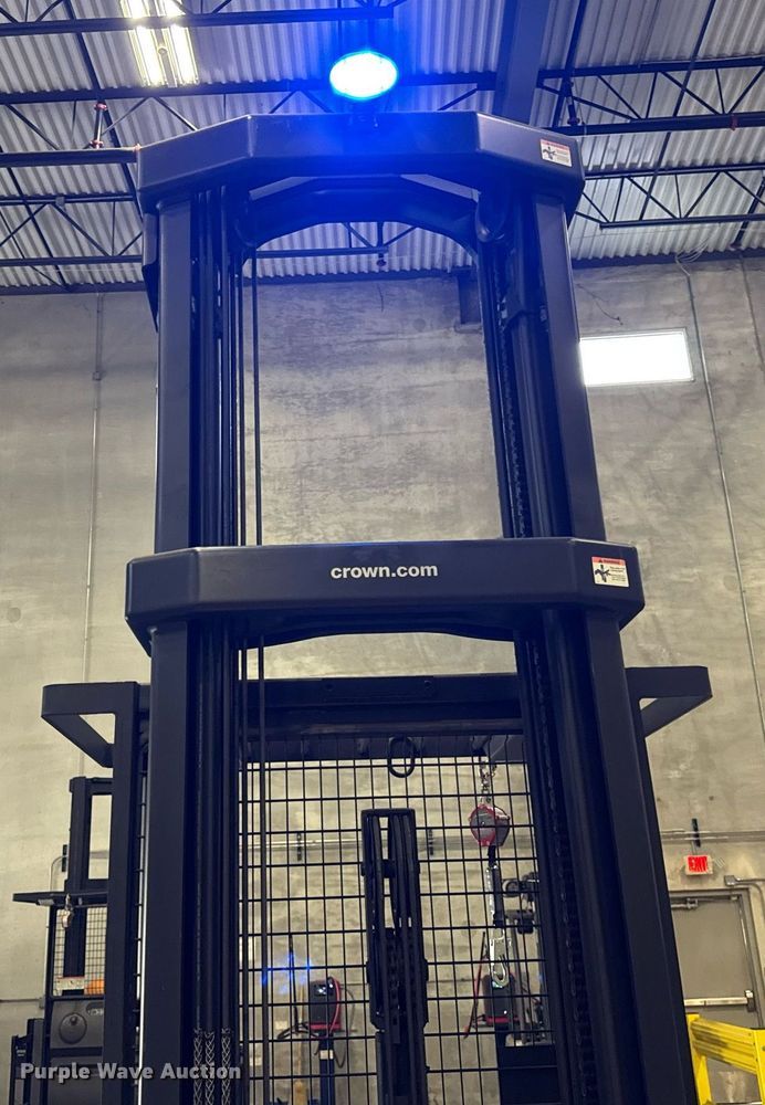 image for item DI9087 2016 Crown SP4050-30 order picker