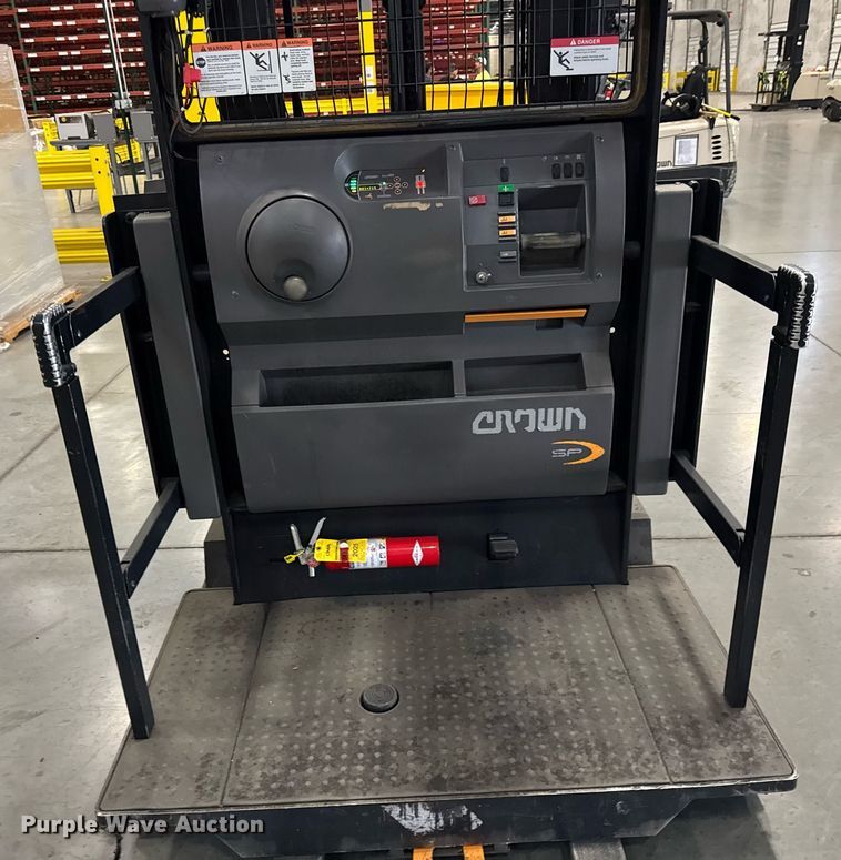 image for item DI9087 2016 Crown SP4050-30 order picker