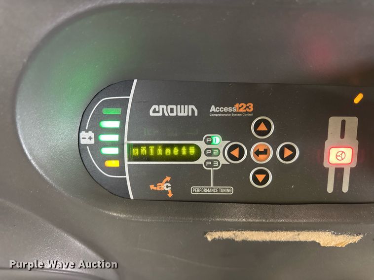 image for item DI9087 2016 Crown SP4050-30 order picker