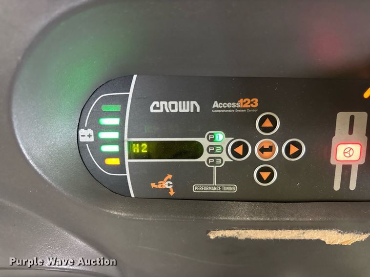 image for item DI9087 2016 Crown SP4050-30 order picker