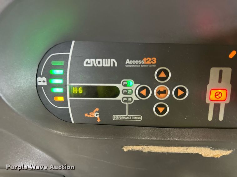 image for item DI9087 2016 Crown SP4050-30 order picker