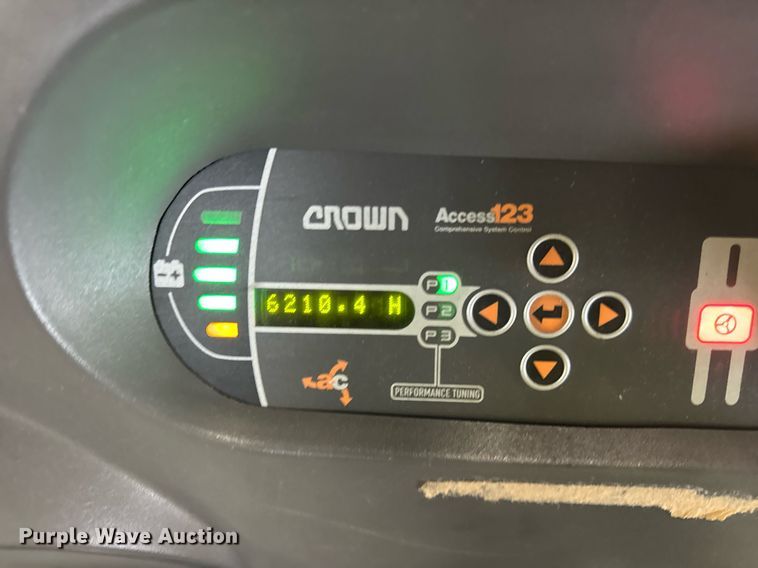 image for item DI9087 2016 Crown SP4050-30 order picker