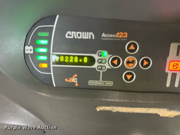 image for item DI9087 2016 Crown SP4050-30 order picker