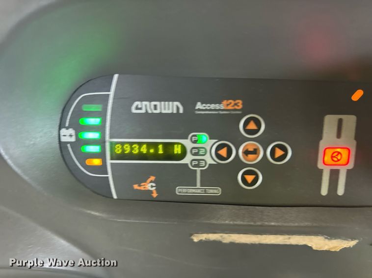 image for item DI9087 2016 Crown SP4050-30 order picker