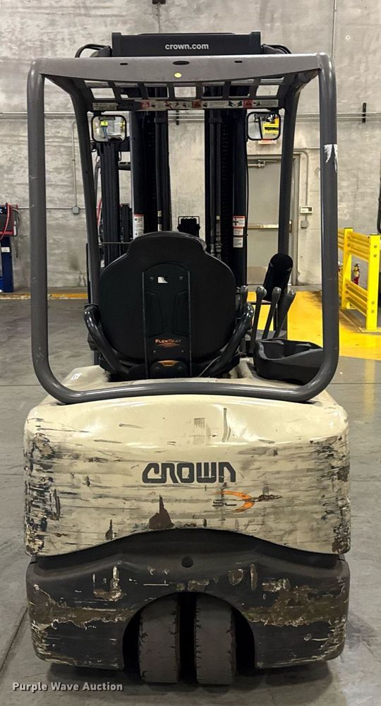 image for item DI9088 2014 Crown SC5245-40 forklift