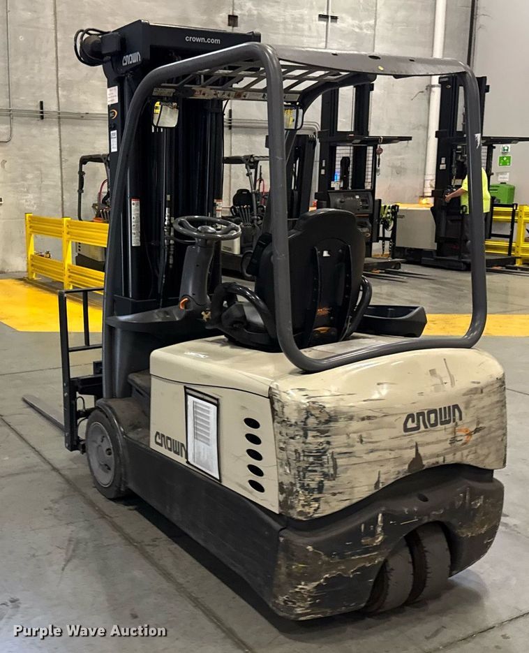 image for item DI9088 2014 Crown SC5245-40 forklift