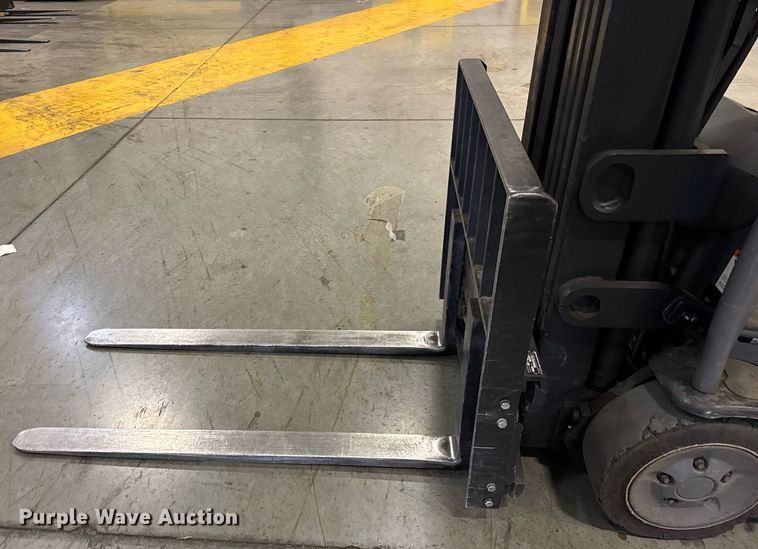 image for item DI9088 2014 Crown SC5245-40 forklift