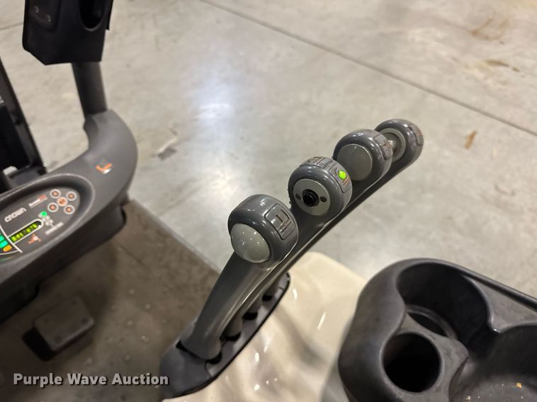 image for item DI9088 2014 Crown SC5245-40 forklift