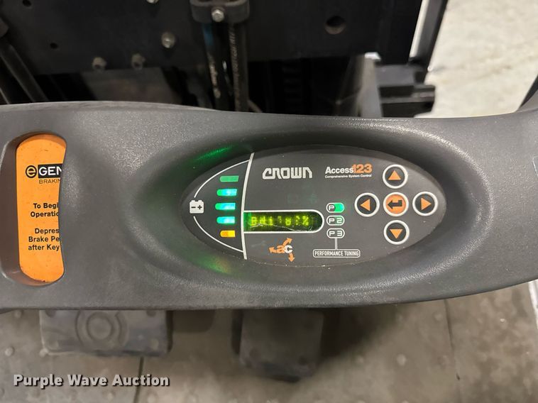 image for item DI9088 2014 Crown SC5245-40 forklift