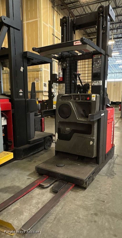 image for item DI9111 2016 Raymond 5600 order picker