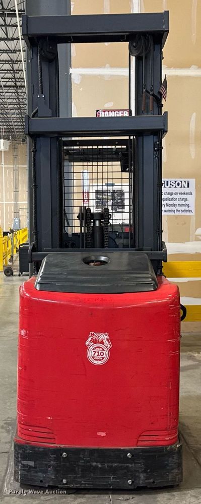 image for item DI9111 2016 Raymond 5600 order picker