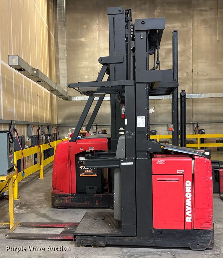 image for item DI9111 2016 Raymond 5600 order picker