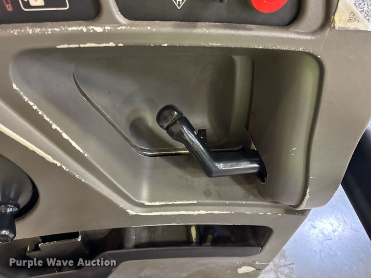 image for item DI9111 2016 Raymond 5600 order picker