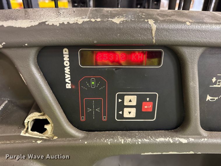 image for item DI9111 2016 Raymond 5600 order picker