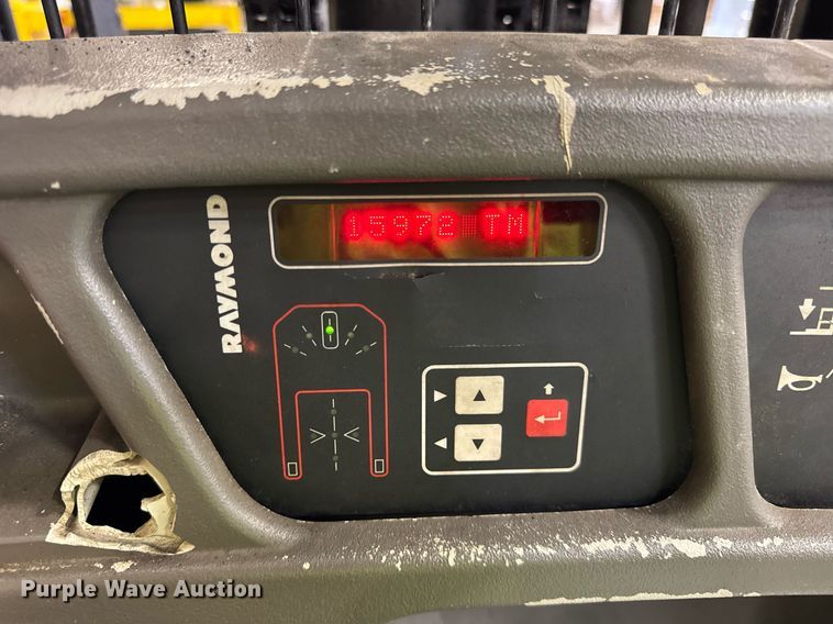 image for item DI9111 2016 Raymond 5600 order picker