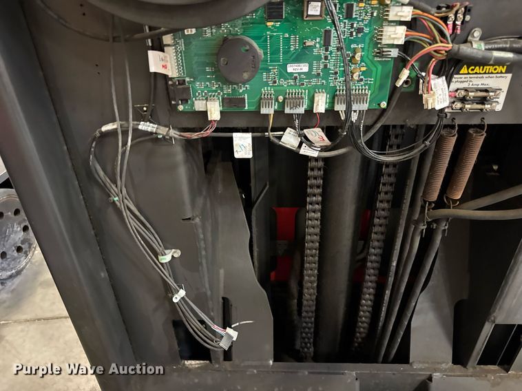 image for item DI9111 2016 Raymond 5600 order picker