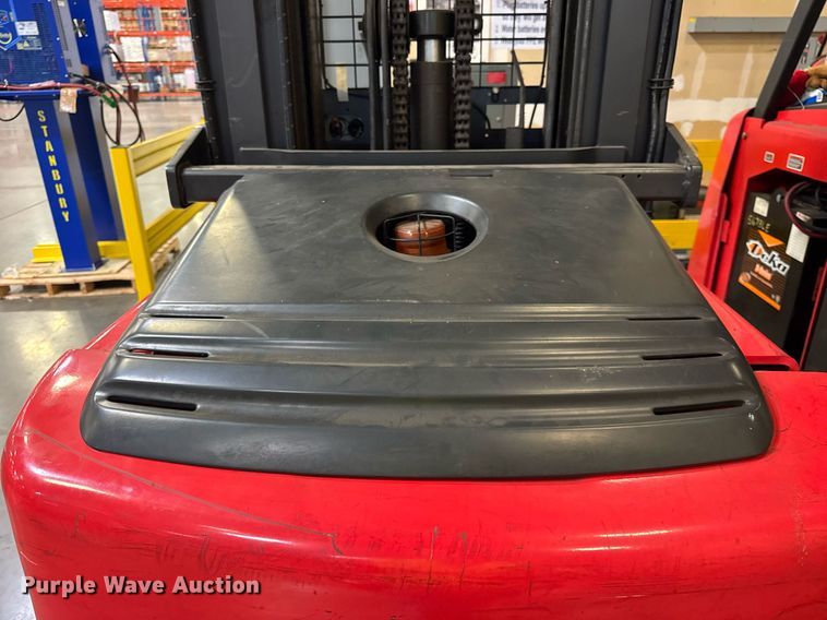 image for item DI9111 2016 Raymond 5600 order picker