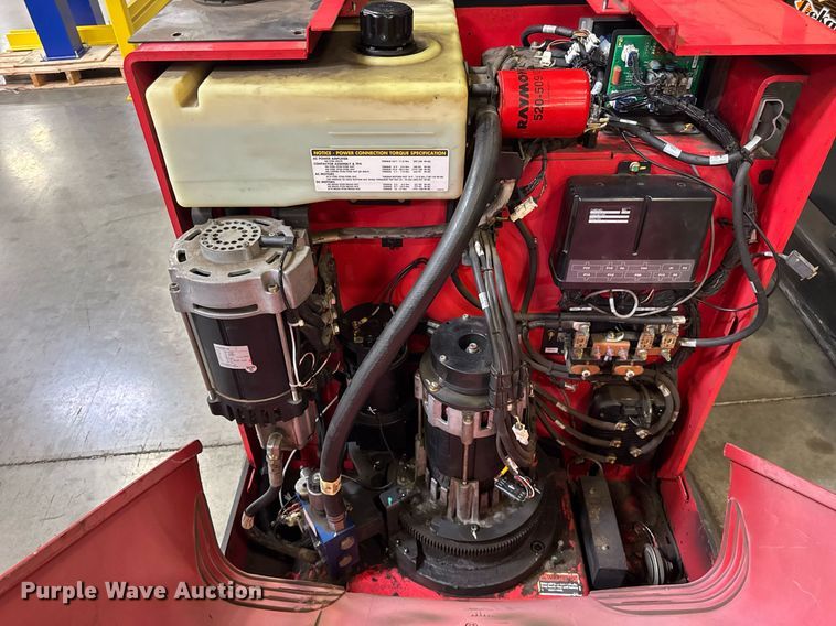 image for item DI9111 2016 Raymond 5600 order picker